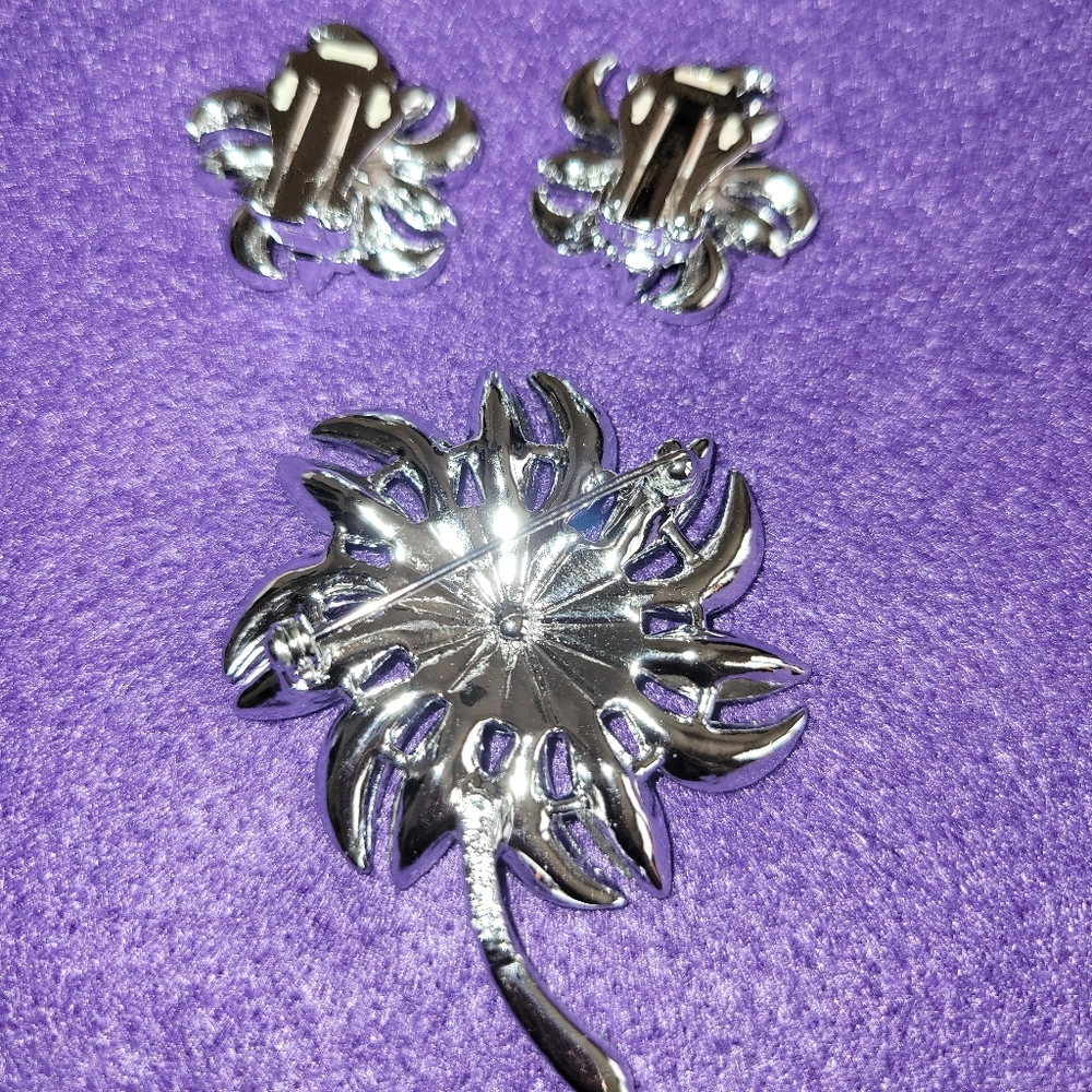 1960s Silver & Lime Mountain Flower Sarah Coventry Brooch and Earrings - Picture 3 of 3